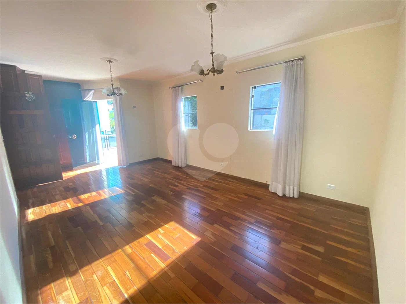 Sobrado com 3 quartos 1 suíte e 6 vagas de garagem no Jardim Guapira