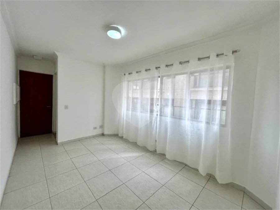 Apartamento Reformado com 1 dormitório, 1 vaga de garagem em Santa Cecília.