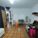 Casa à venda na Vila Mariana de 300 metros quadrados, com 3 dormitórios, 1 suíte e 2 vagas.