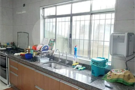 Sobrado espaçoso em São Miguel Paulista com 5 dormitórios e 5 vagas.