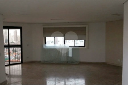 Cobertura duplex à venda na Mooca de 277m² com 3 dormitórios, 1 suíte e 3 vagas.