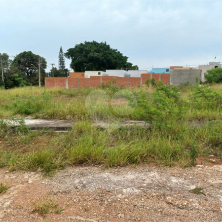 Terreno plano contendo 150,00 m² de área total.