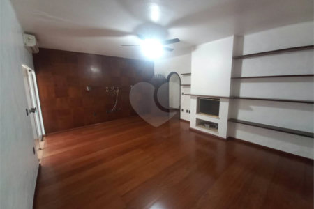 Casa térrea no Condomínio Faber I.