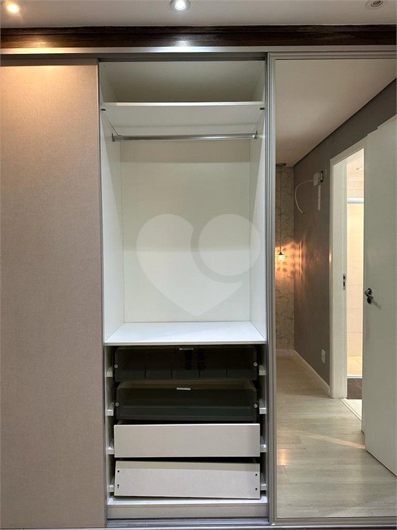 Apartamento MOBILIADO à venda. ÓTIMA OPORTUNIDADE!