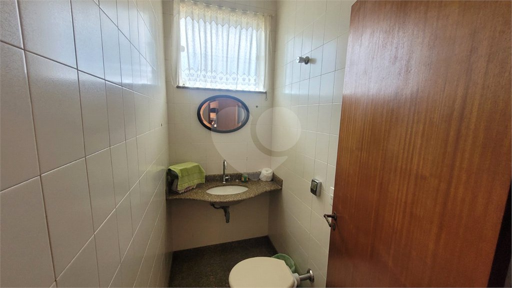 Casa à Venda . Aceita Permuta por Apto. ou Casa ,em Condomínio na Cidade São Paulo ou Bauru.