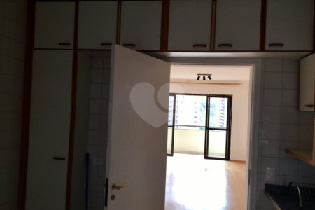 Apartamento com 3 Dormitórios sendo 1 Suíte 2 Vagas à Venda 99 m² por R$ 650.000