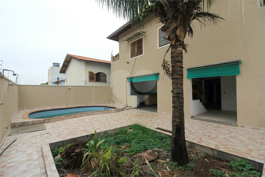 Casa térrea assobradada