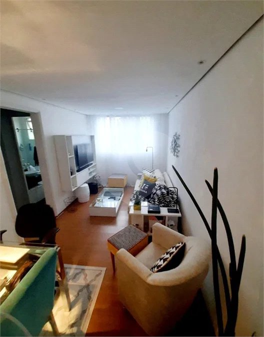 Apartamento com 2 quartos e 1 banheiro
