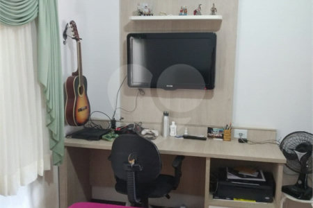 Casa Térrea com 3 dormitórios.