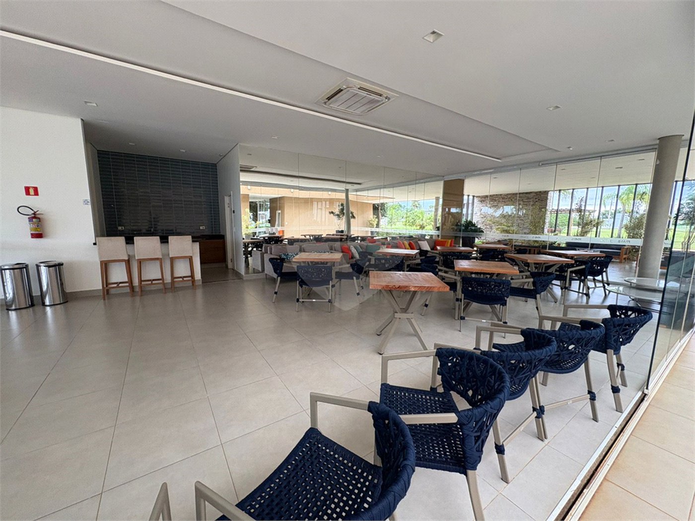 Casa á venda no condomínio Damha IV