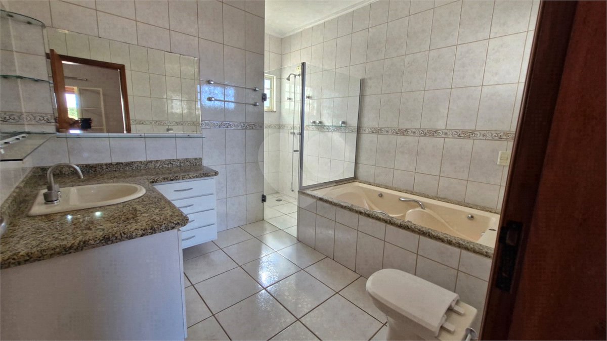 Casa sofisticada à venda em bairro nobre de Atibaia | 3 dormitórios | 408 m²
