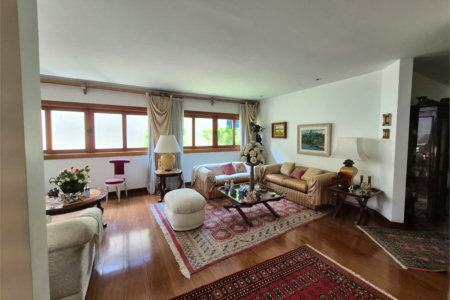 Casa de Vila à venda ou para alugar com 4 quartos, sendo 2 suítes, em Jardim Leonor, São Paulo, SP