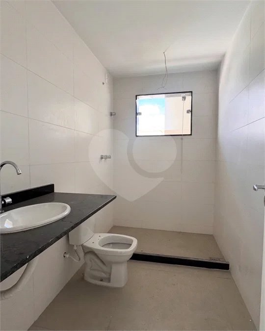Casa duplex com 4 quartos, piscina e área gourmet, em condomínio com lazer completo e localização estratégica ao lado do Park Shopping.