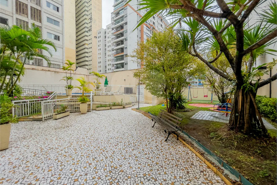 **Apartamento reformado em Higienópolis | 75 m² | 2 dormitórios | 2 banheiros | 1 vaga**