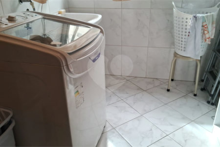 Apartamento a venda na Aclimação com 4 dormitórios e 2 vagas.