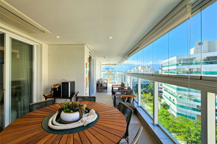 Apartamento à venda com 3 quartos, sendo 2 suítes, em Riviera de São Lourenço, Bertioga, SP