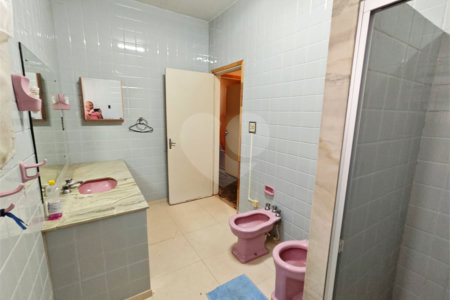 Casa Térrea Charmosa e Espaçosa na Vila Prado: Conforto, Praticidade e Próxima ao Centro!