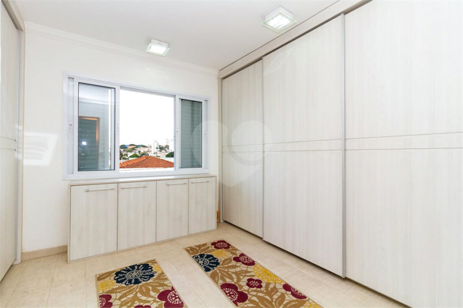 Casa Sobrado à venda com 342 m², 3 dormitórios, sendo 2 suítes, 4 vagas na Vila Mariana - São Paulo.