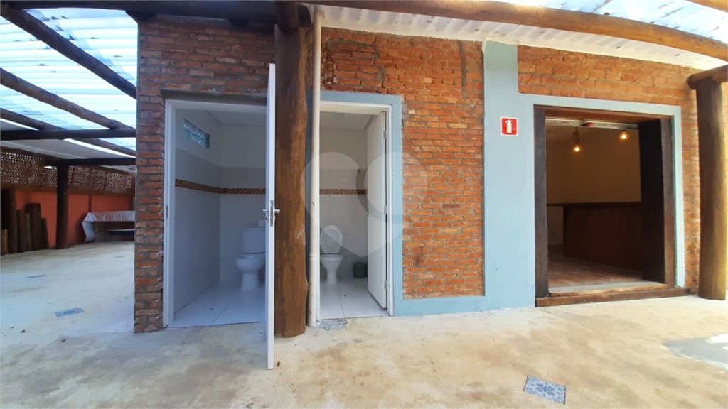 EXCELENTE CASA COMERCIAL EM ESQUINA, OPORTUNA E MAIS QUE ESPECIAL. Venha Conferir.