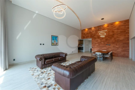 Casa à venda com 4 suítes no condomínio Vale da Santa Fé, Vinhedo - SP