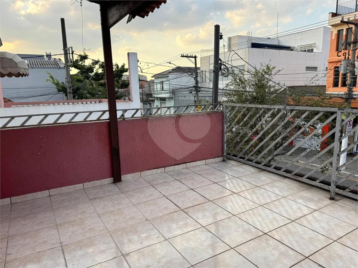 Sobrado a venda na Mooca, com 120m2, 2 dormitórios e 2 vagas - Estuda permuta.