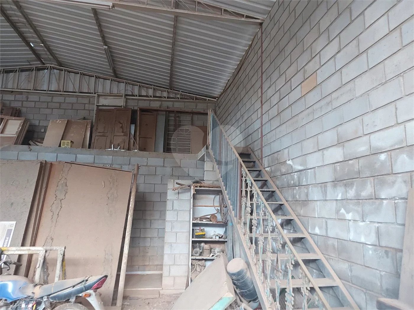 Locação de barracões para Armazenamento" área total de 6000mts - Bairro Abadia - Louveira SP