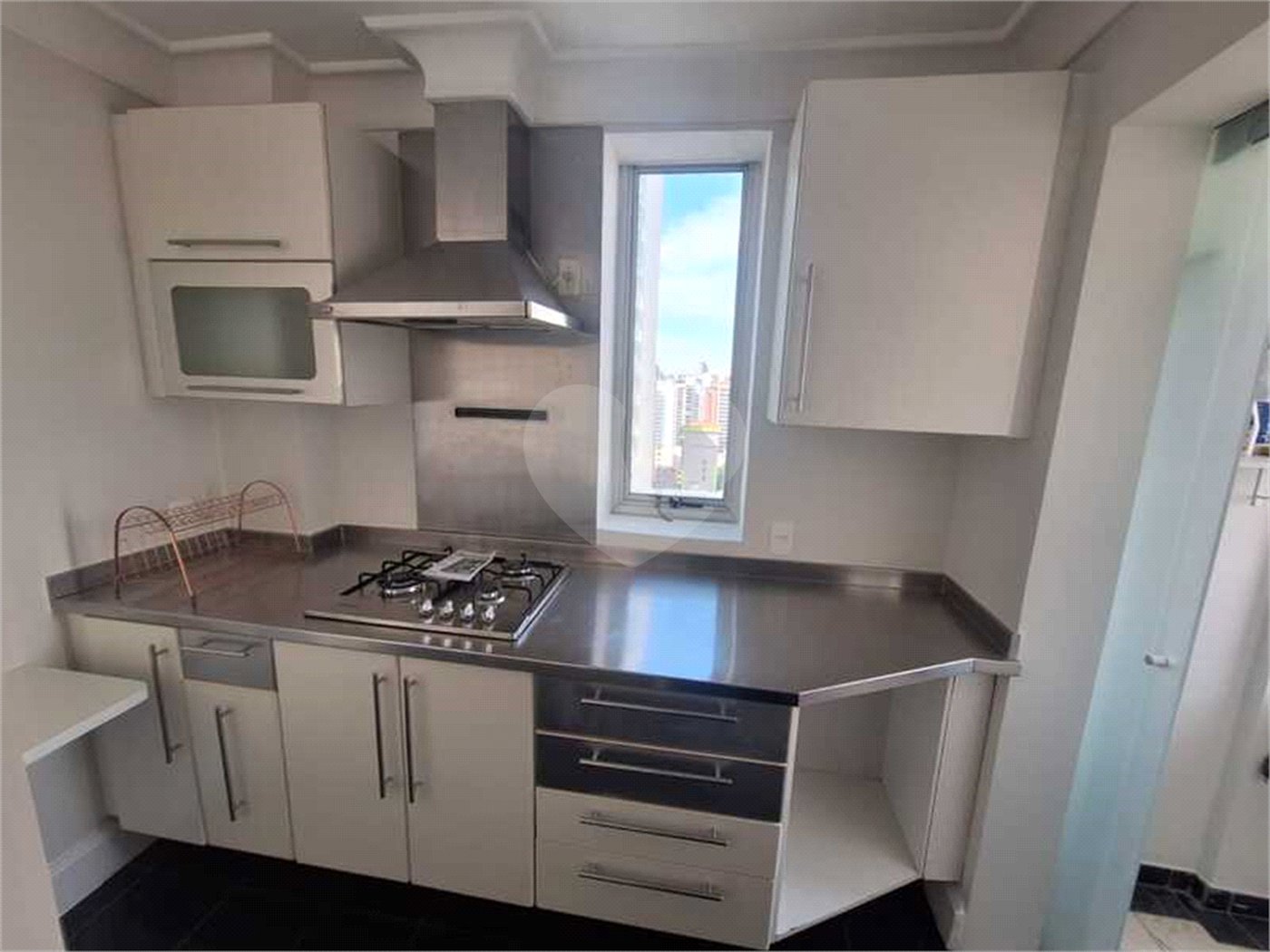 Apartamento para locação com 2 dormitórios, sendo 1 suíte com 02 vagas, totalmente climatizado nos 3 ambientes