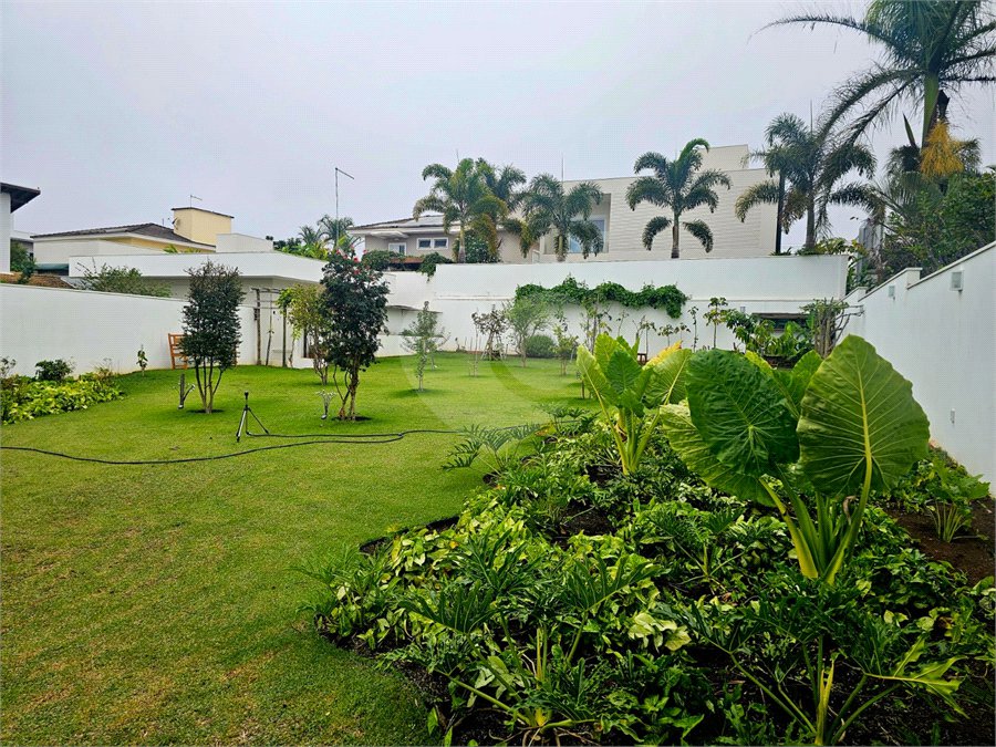 Casa á venda no condomínio Damha I