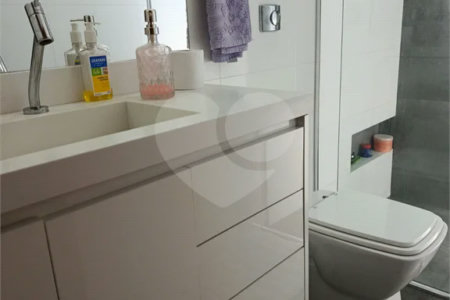 Sobrado novo, com 250m², 3 quartos, sendo 1 suíte, 2 garagens, à venda na Vila Prudente