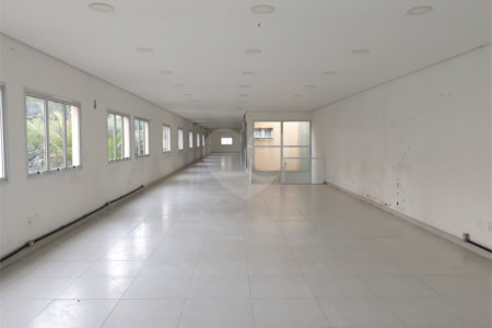 Ponto comercial e 4 banheiros à venda, 710 m² por 4.500.000 na Aclimação - Estuda Permuta.