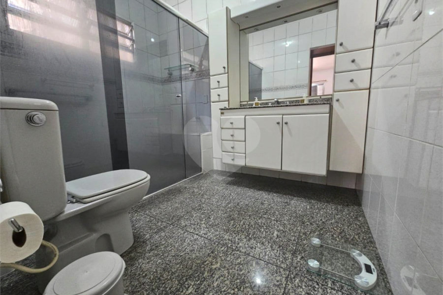 Casa Térrea na Vila Formosa de 233m2 com 3 dorms, 1 suíte, 3 banheiros e 4 vagas. Estuda permuta.