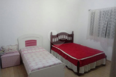 Sobrado com 3 dormitórios.
