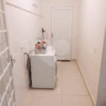 Casa térrea com 2 dormitórios.
