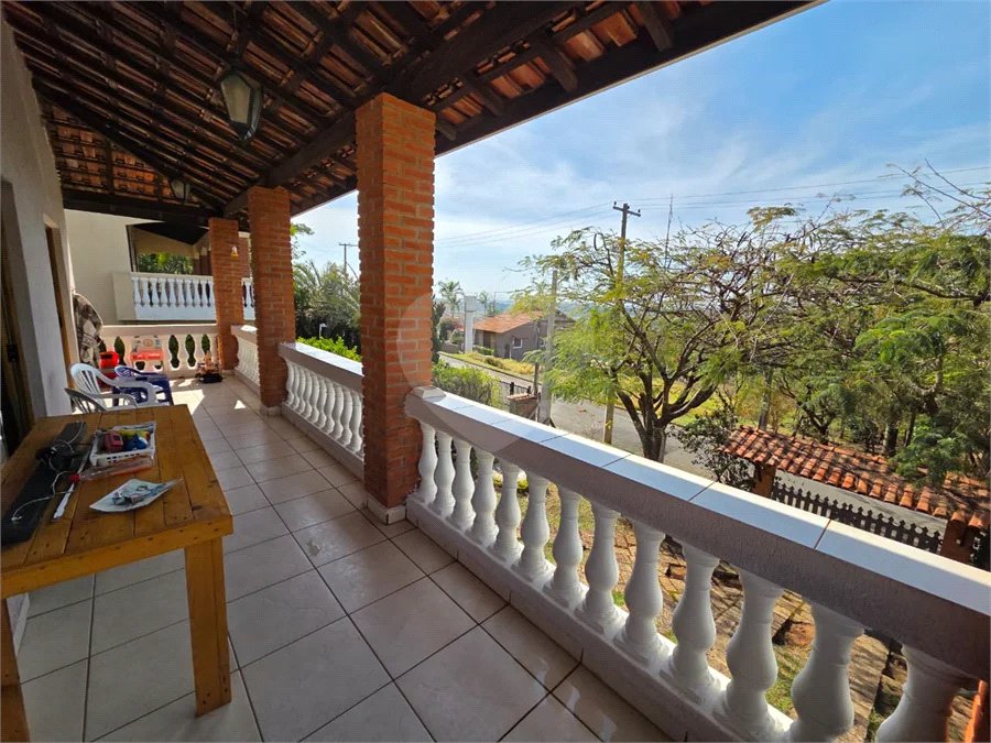 Casa com 3 dormitórios e piscina no Condomínio Cafezal VI em Itupeva SP