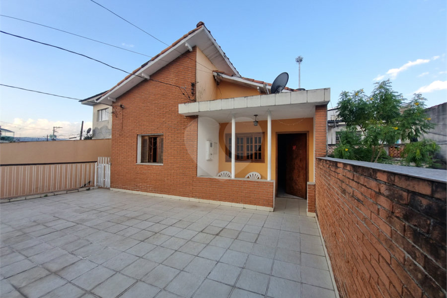 BELA CASA 274 M² C/ 3 QUARTOS 1 SALA 1 COZINHA 3 BANHEIROS 2 VAGAS Para Estacionamento coberta P/ VENDA NA V N Cachoeirinha