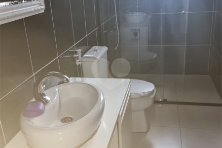 Sobrado à venda ou para alugar com 3 quartos, sendo 2 suítes,  em Ferreira, São Paulo, SP