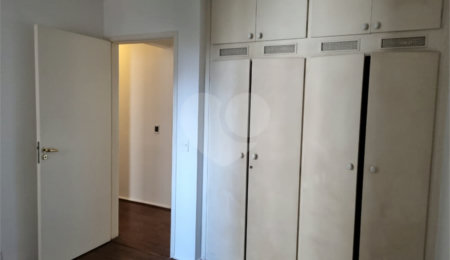 Apartamento à venda ou para alugar com 3 quartos, sendo 1 suíte,  em Moema, São Paulo, SP