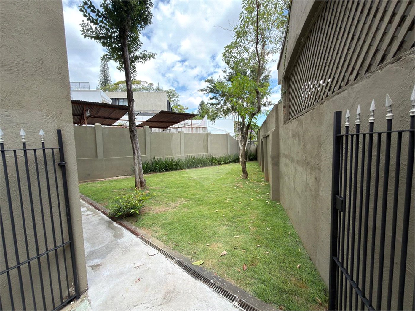 Sobrado para alugar com 6 quartos, sendo 2 suítes,  em Consolação, São Paulo, SP