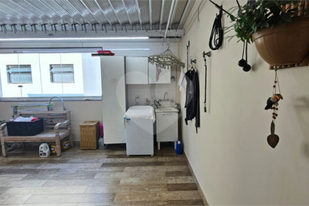 Sobrado à venda com 3 quartos, sendo 1 suíte,  em Vila Regente Feijó, São Paulo, SP