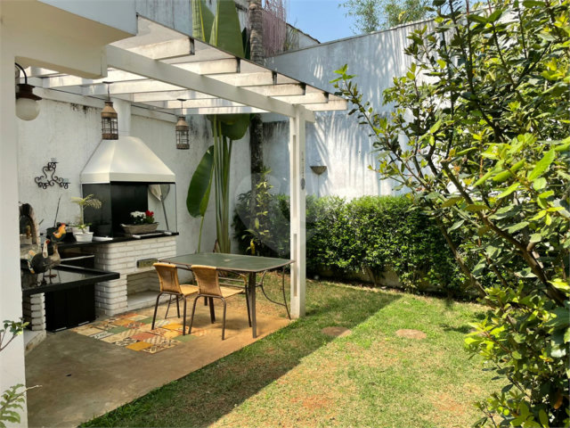 Sobrado à venda com 4 quartos, sendo 1 suíte,  em Jardim Prudência, São Paulo, SP