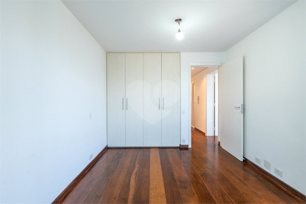 Apartamento à venda com 4 quartos, sendo 3 suítes, em Campo Belo, São Paulo, SP