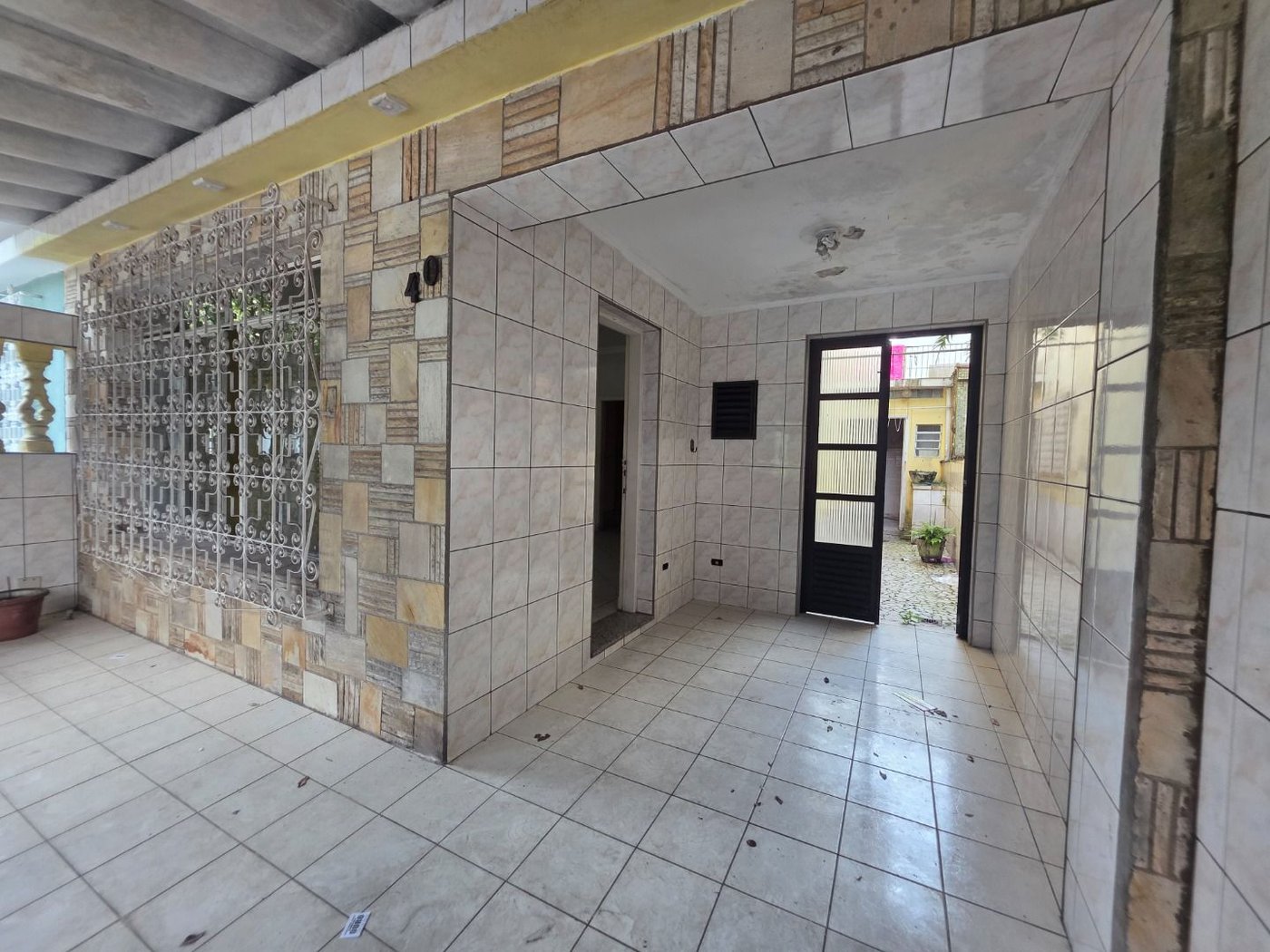 Sobrado com 3 dormitórios à venda, 129 m² por R$ 638.000,00 - Encruzilhada - Santos/SP