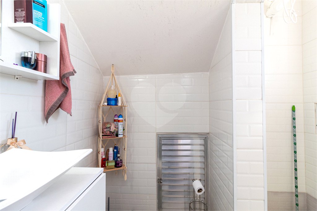 Casa à venda com 3 quartos, sendo 1 suíte, em Jardim Paris, São Paulo, SP
