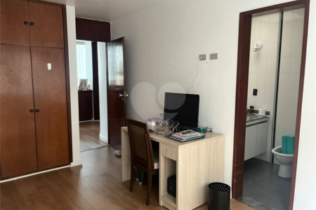 Casa à venda com 4 quartos, sendo 3 suítes, no condomínio Vitoria Regia, São Paulo - SP