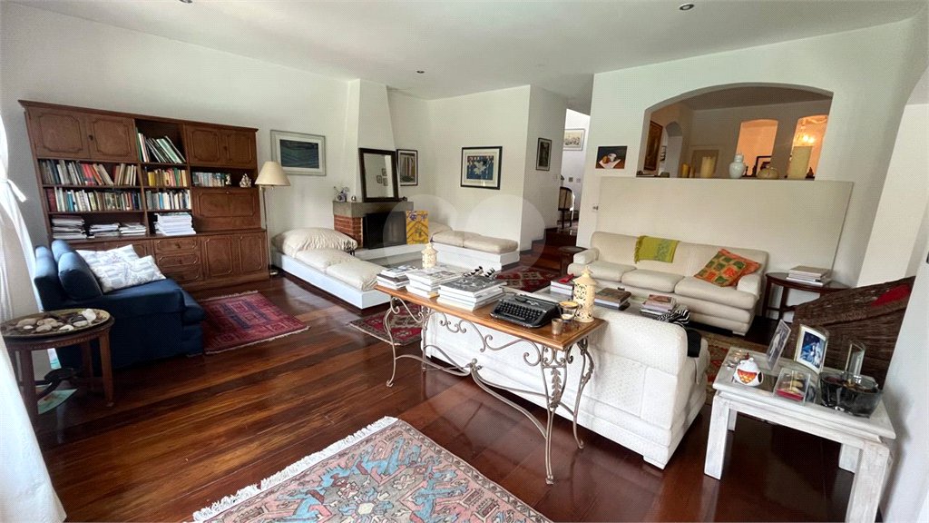 Casa à venda com 4 quartos, sendo 2 suítes, em Lar São Paulo, São Paulo, SP