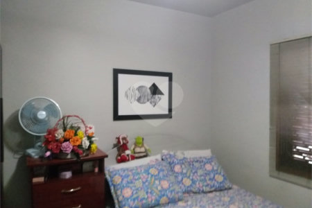 Sobrado à venda com 3 quartos, sendo 1 suíte, em Vila Constança, São Paulo, SP