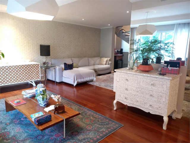 Sobrado à venda com 4 quartos, sendo 2 suítes,  em Barro Branco (zona Norte), São Paulo, SP
