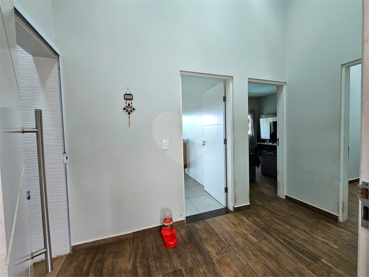 Casa à venda com 4 quartos, sendo 1 suíte,  no condomínio Jardim Shangri-lá, Atibaia - SP