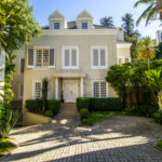 Casa à venda com 5 quartos, sendo 4 suítes, no condomínio Bounganville, São Paulo - SP