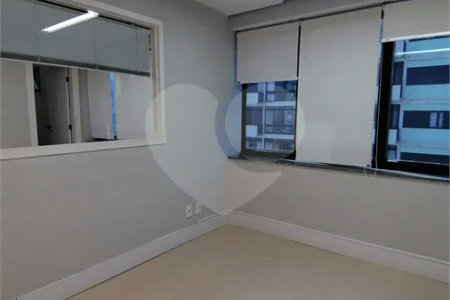 SALA COMERCIAL, 106m2, NO PARAISO